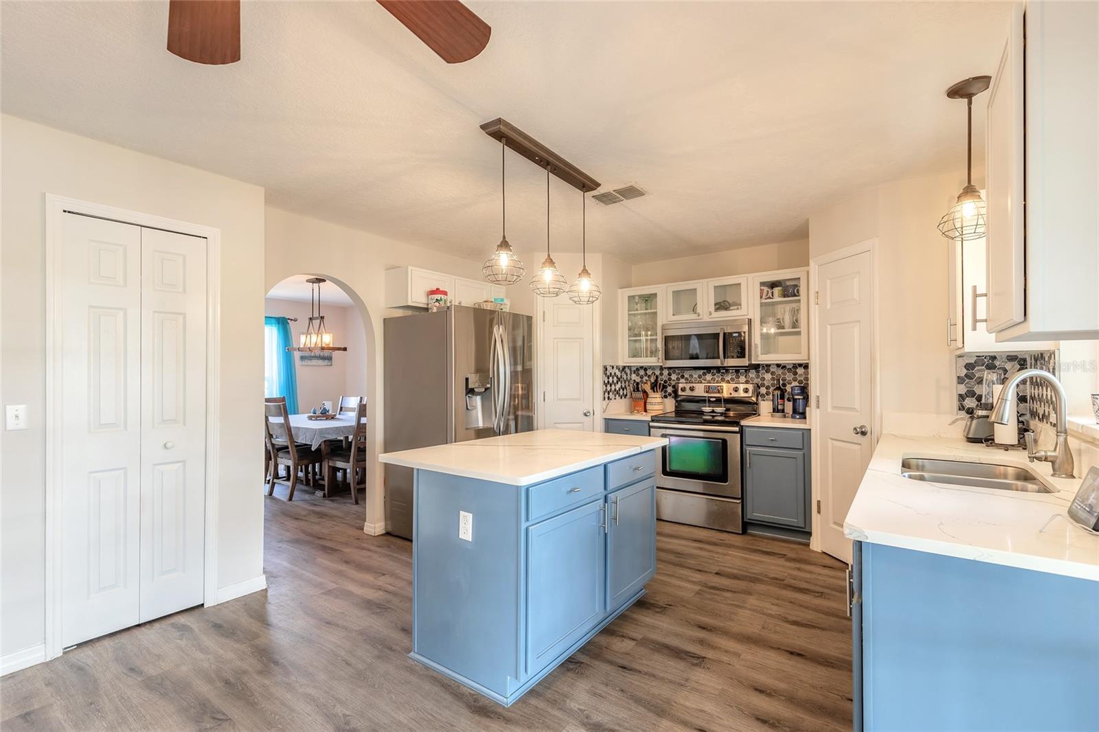 216 STONY POINT DR