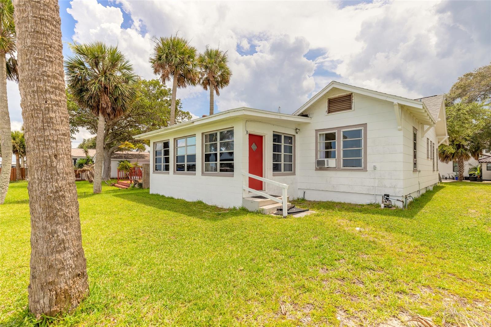 255 LEXINGTON DR