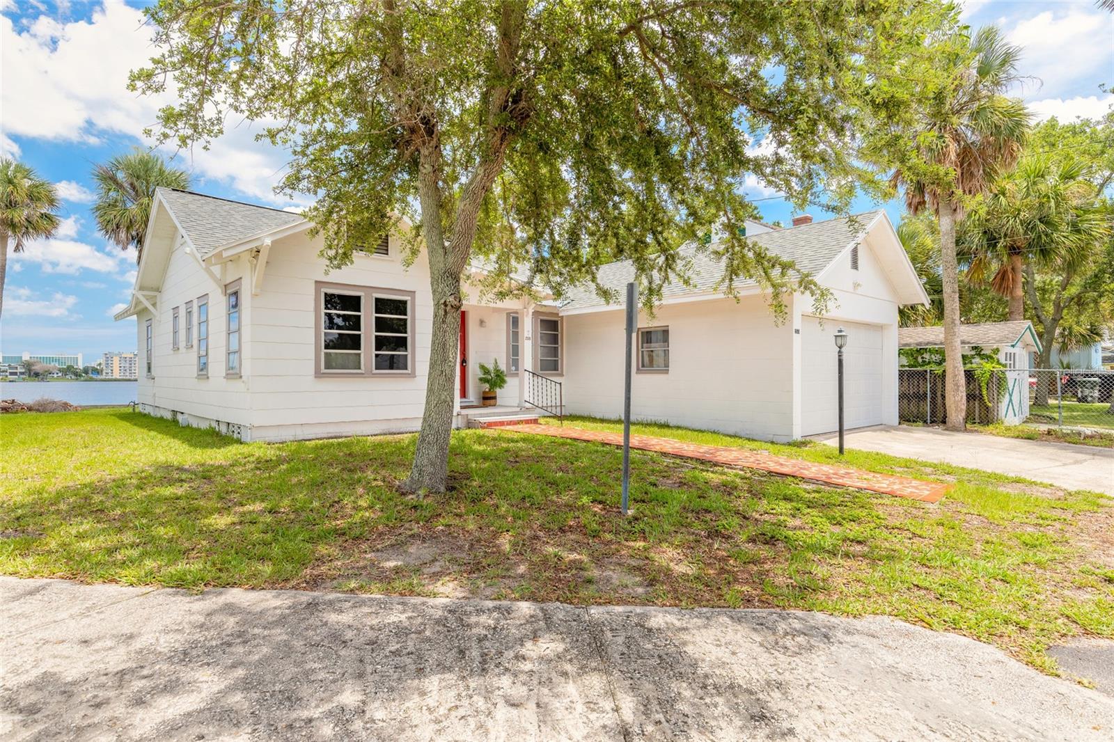 255 LEXINGTON DR