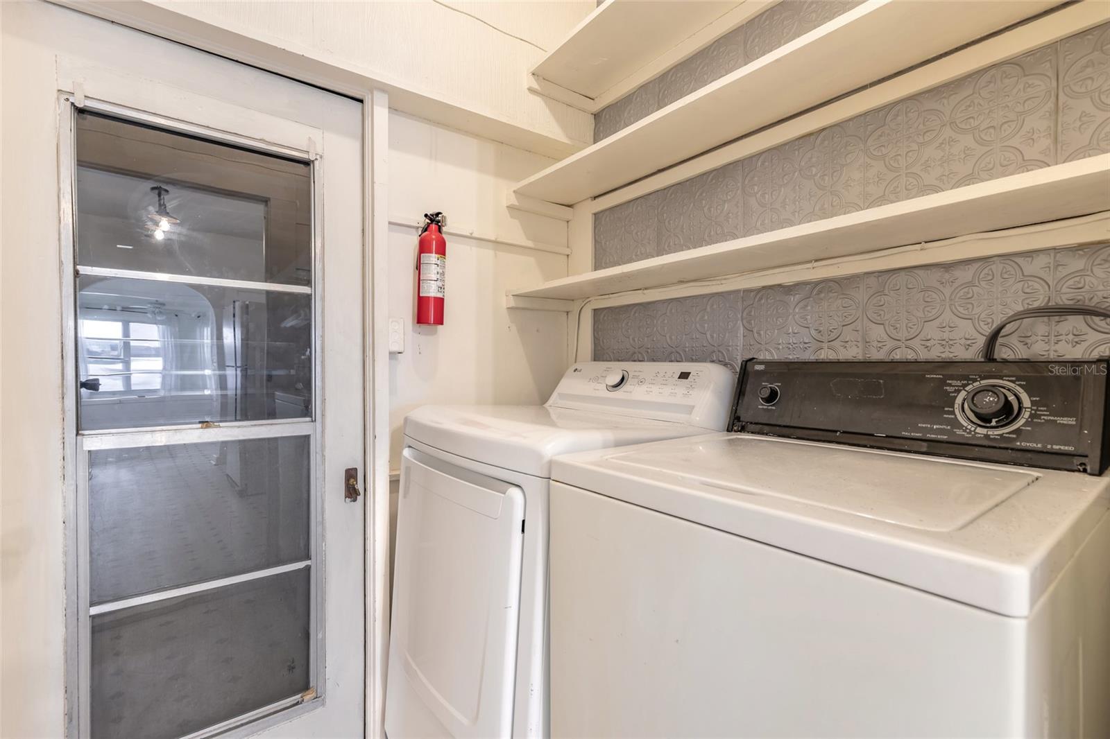 255 LEXINGTON DR