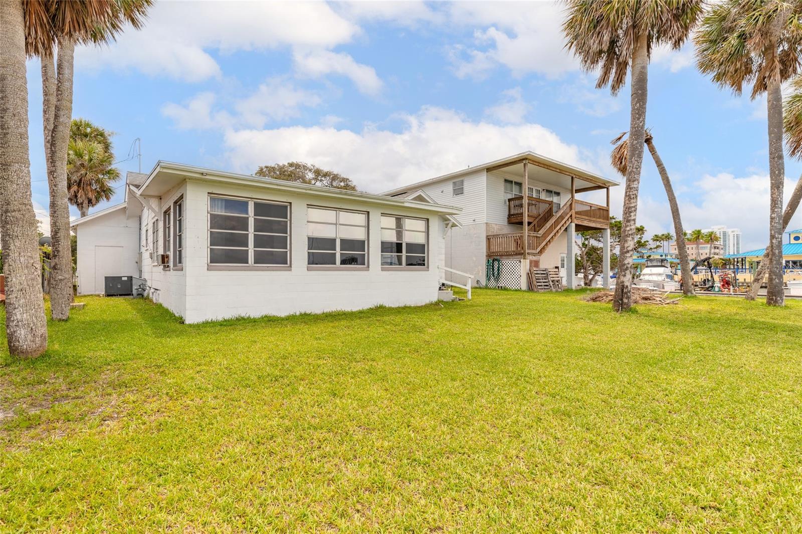 255 LEXINGTON DR