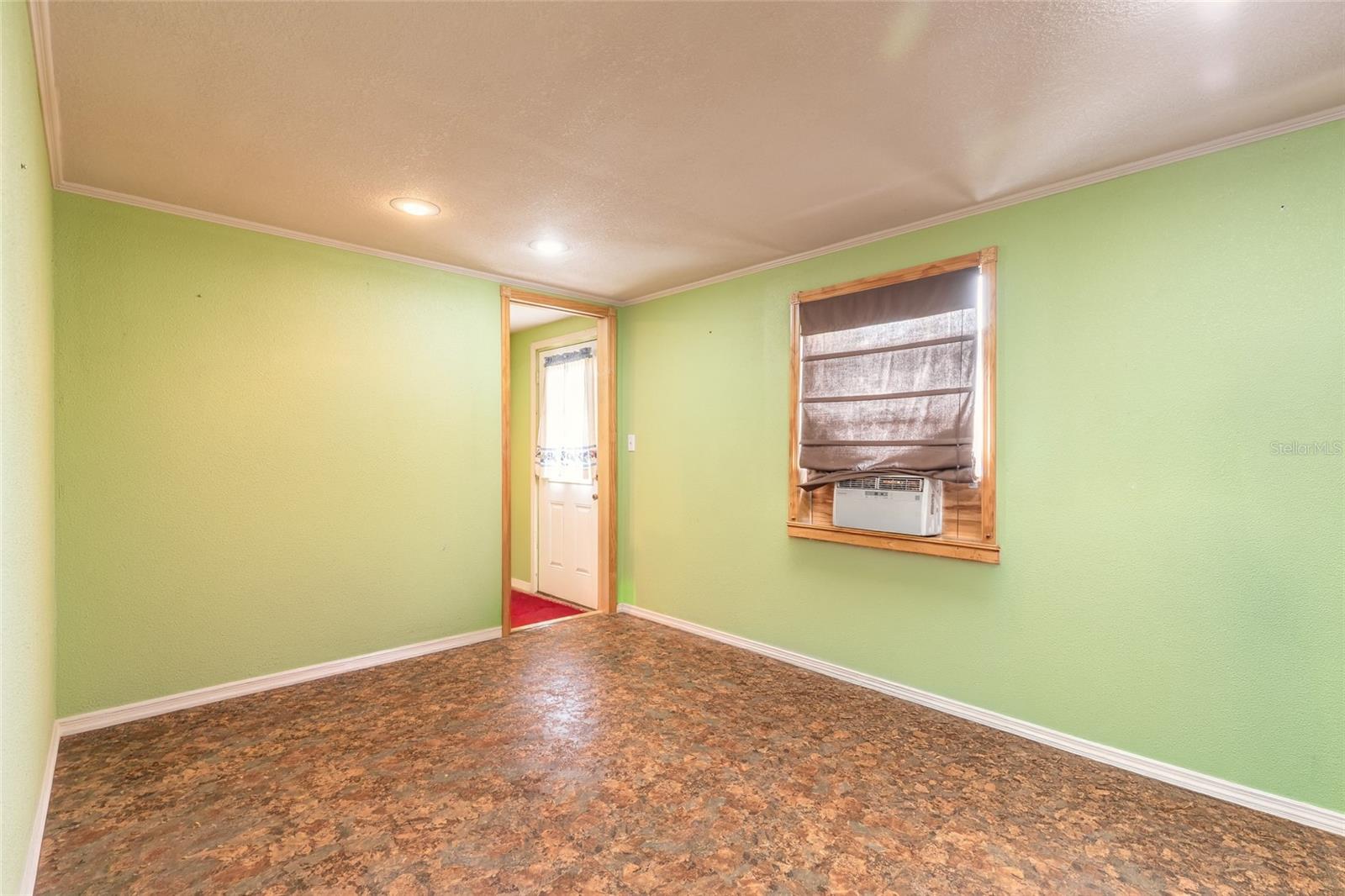 1219 LEON LN