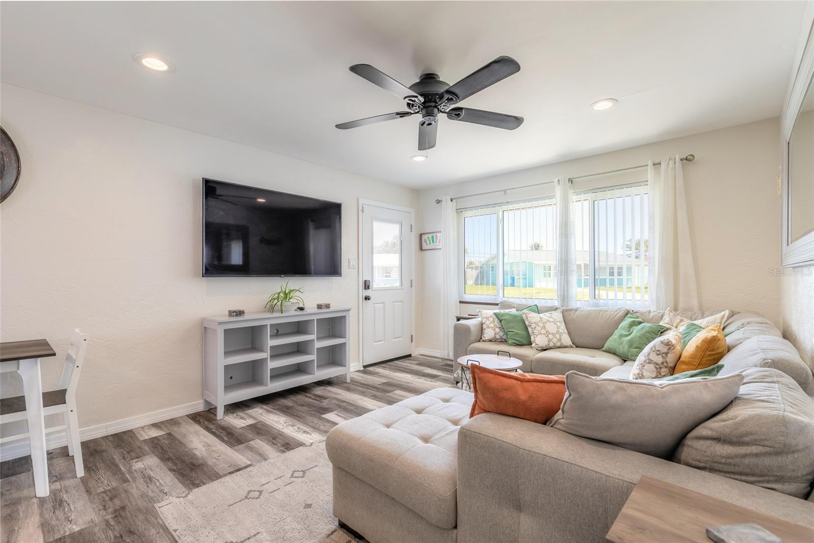 11 TROPICAL DR