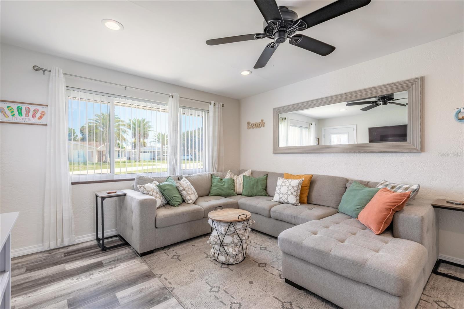 11 TROPICAL DR