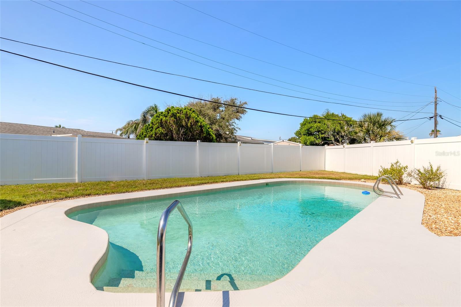 11 TROPICAL DR