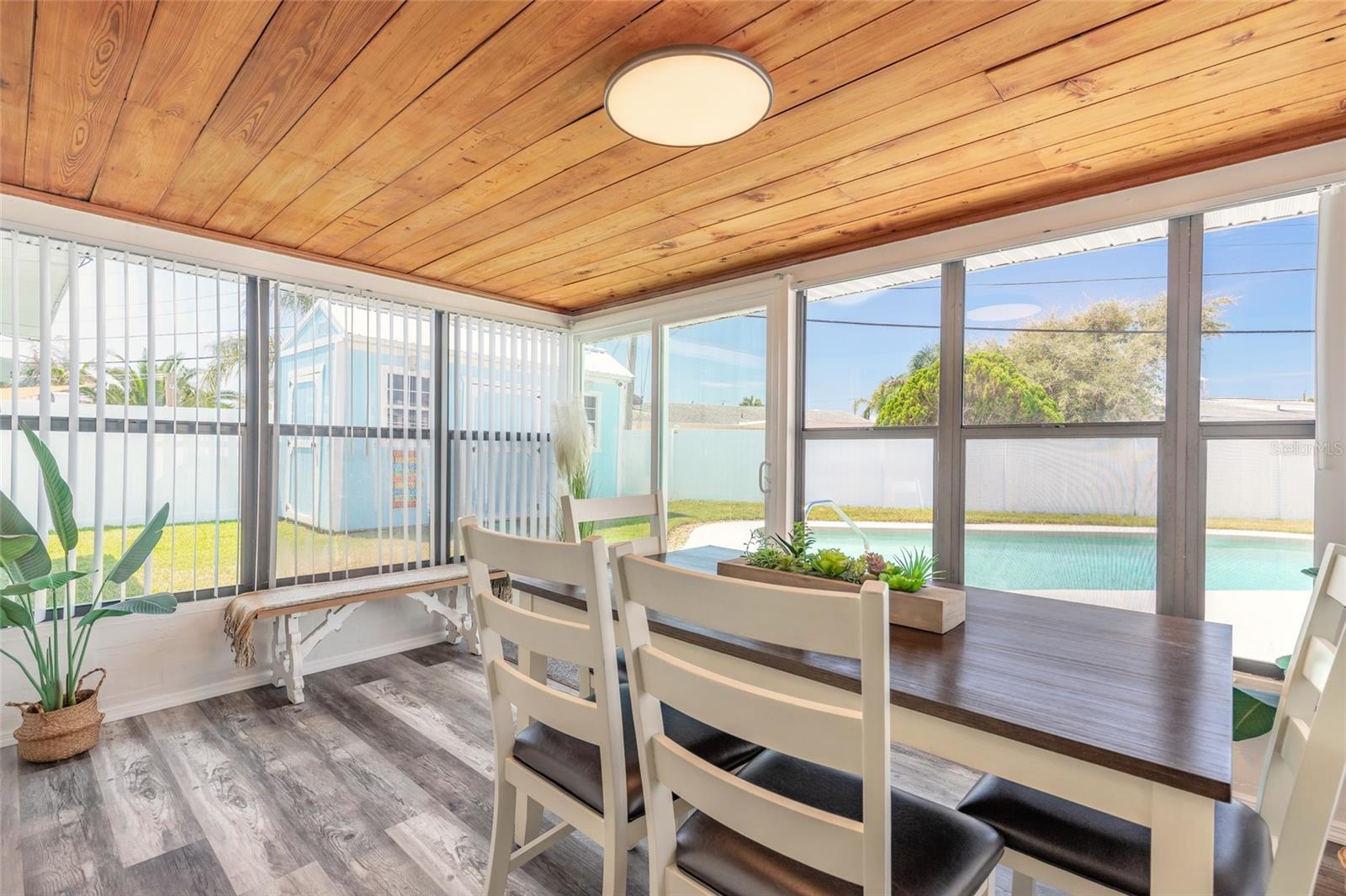11 TROPICAL DR