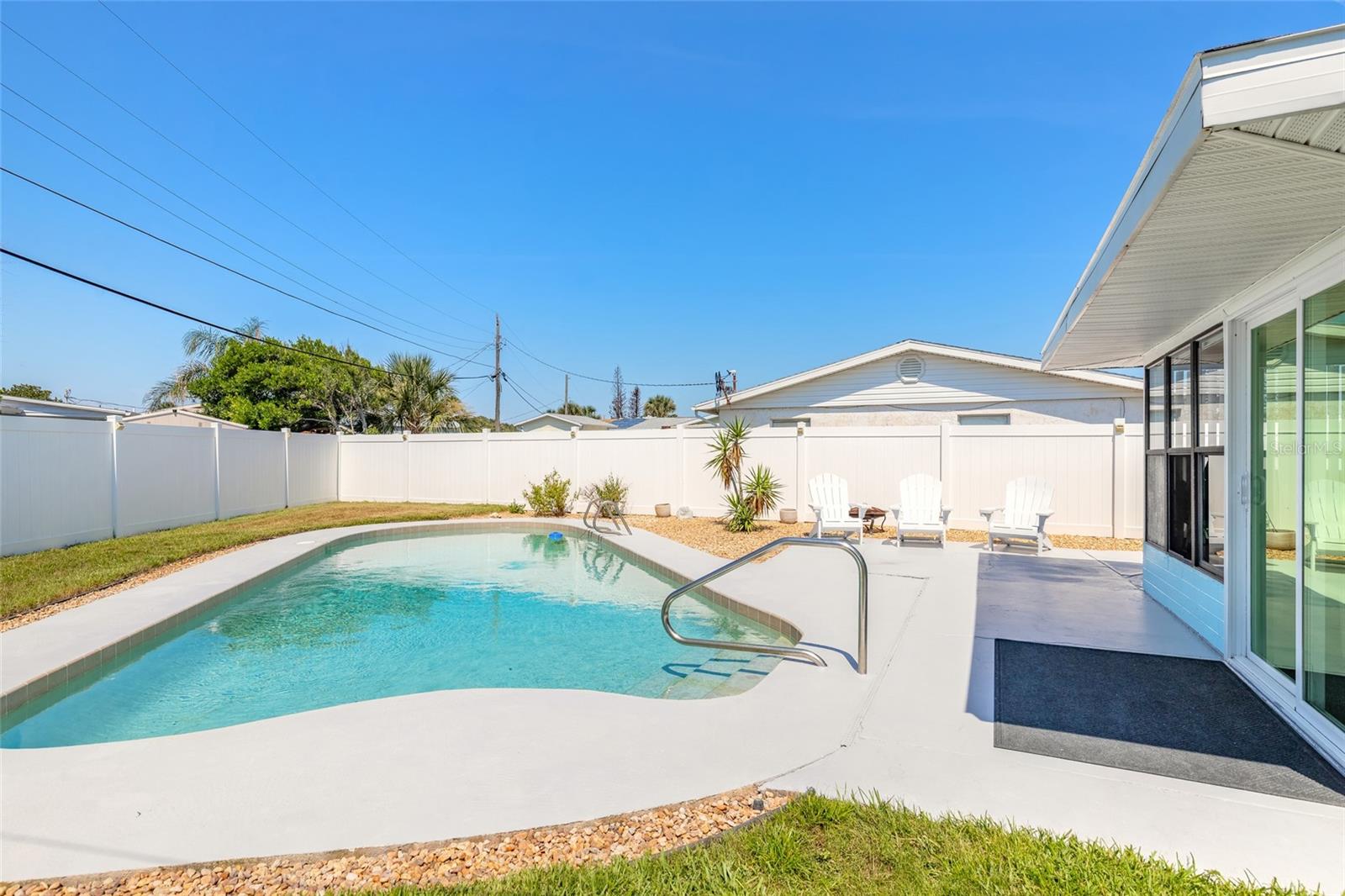 11 TROPICAL DR