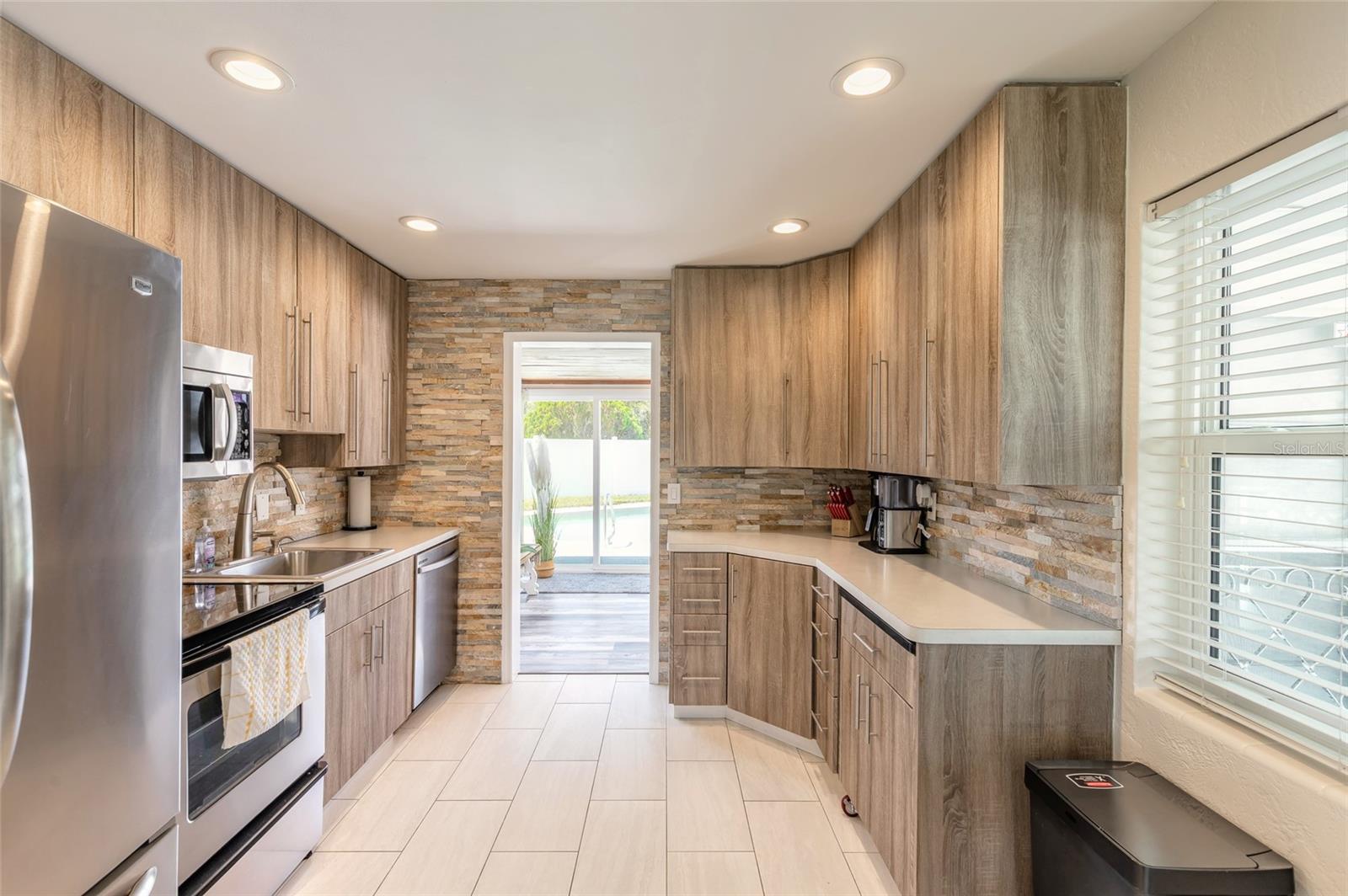 11 TROPICAL DR