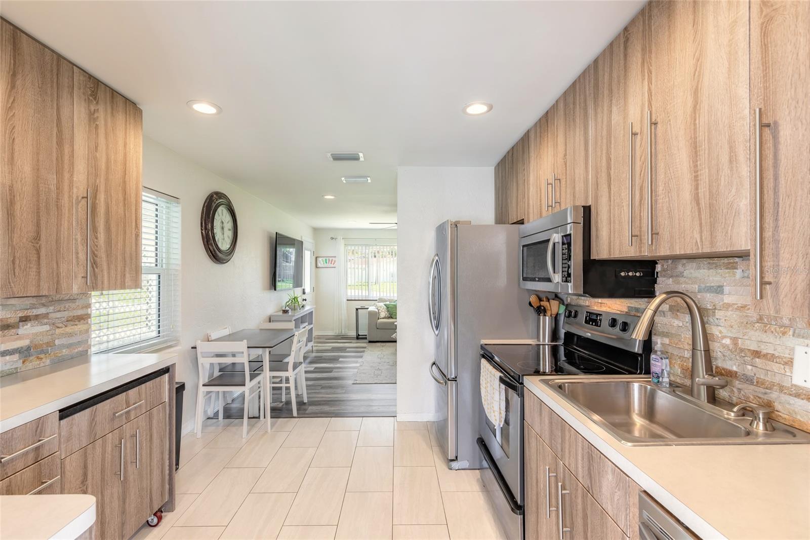 11 TROPICAL DR