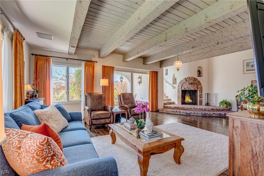 1960 Manzanita Lane