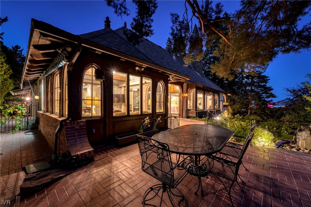 1960 Manzanita Lane