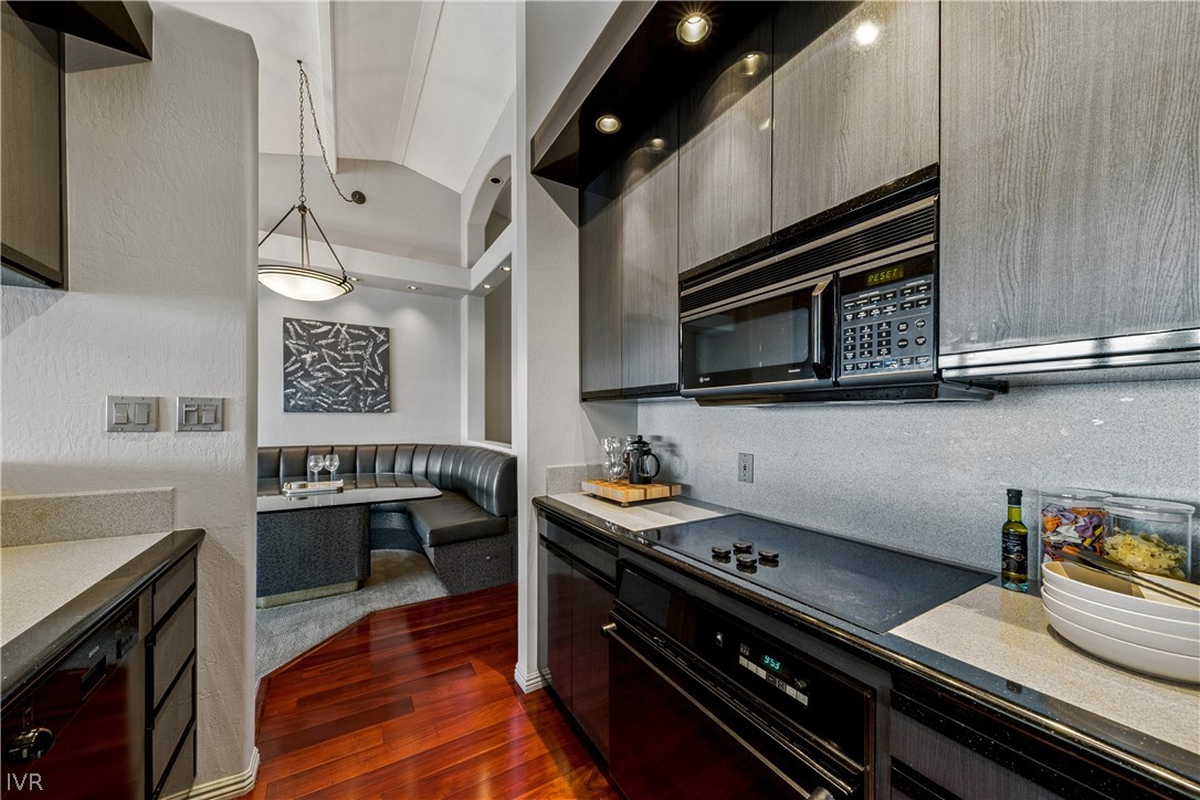 525 Lakeshore Boulevard 41