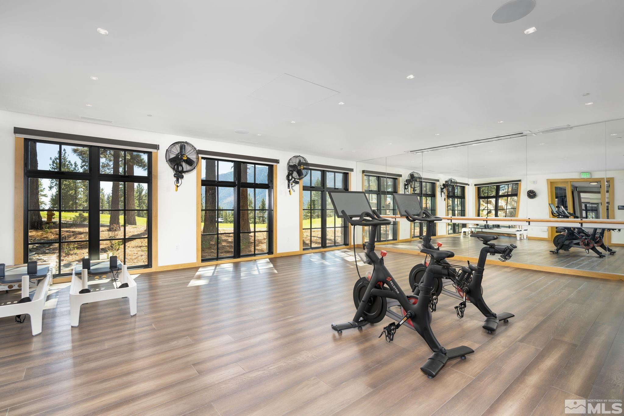 3582 Knob Point Trail, 100