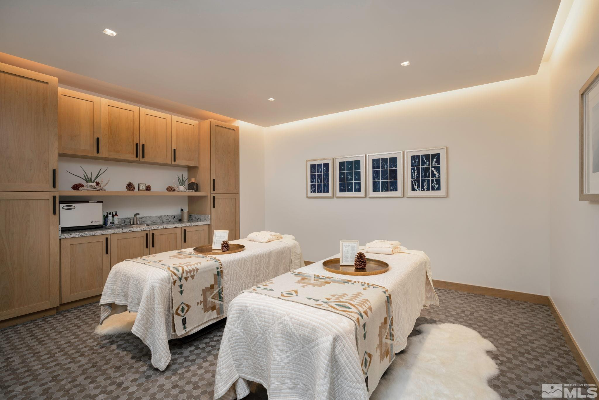 3582 Knob Point Trail, 100
