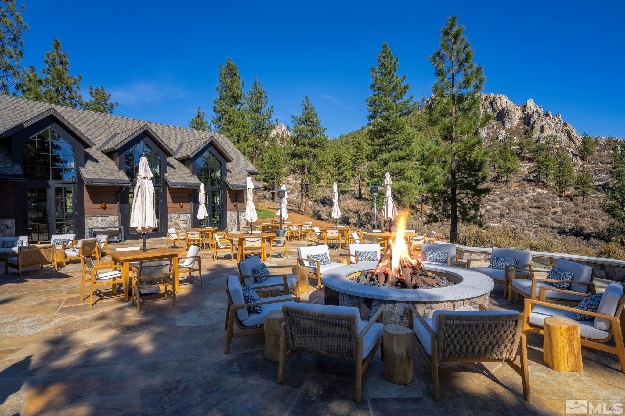 3582 Knob Point Trail, 100