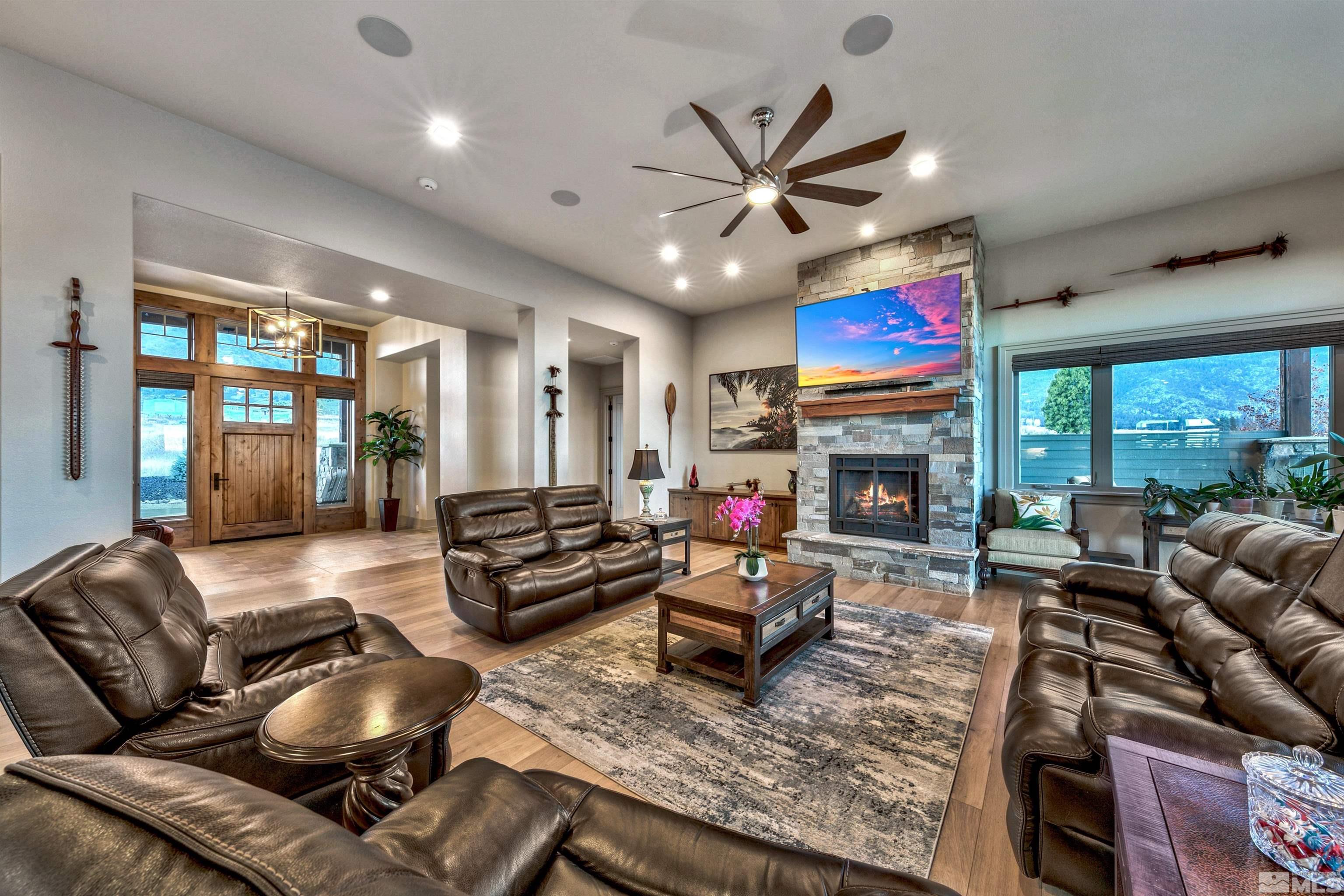 316 James Canyon Loop
