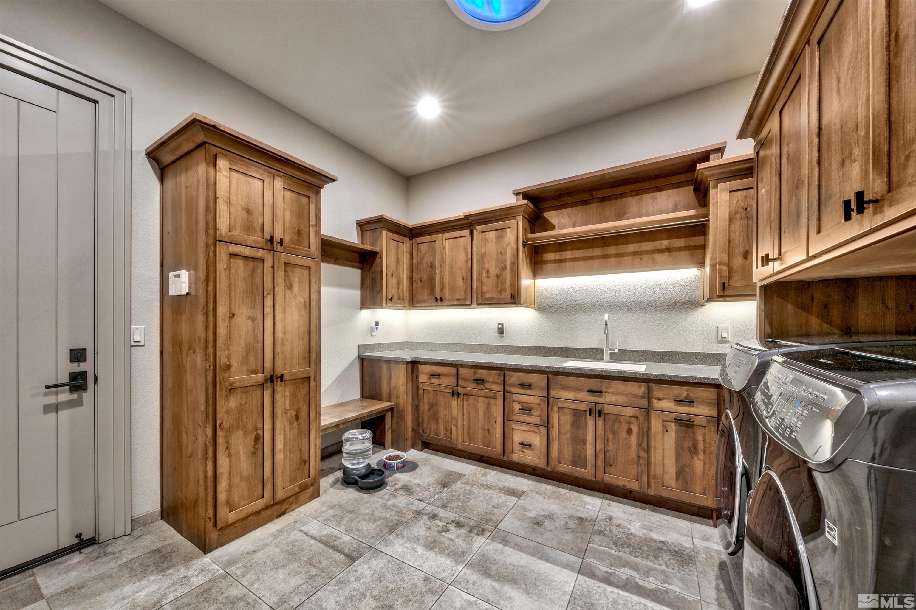 316 James Canyon Loop