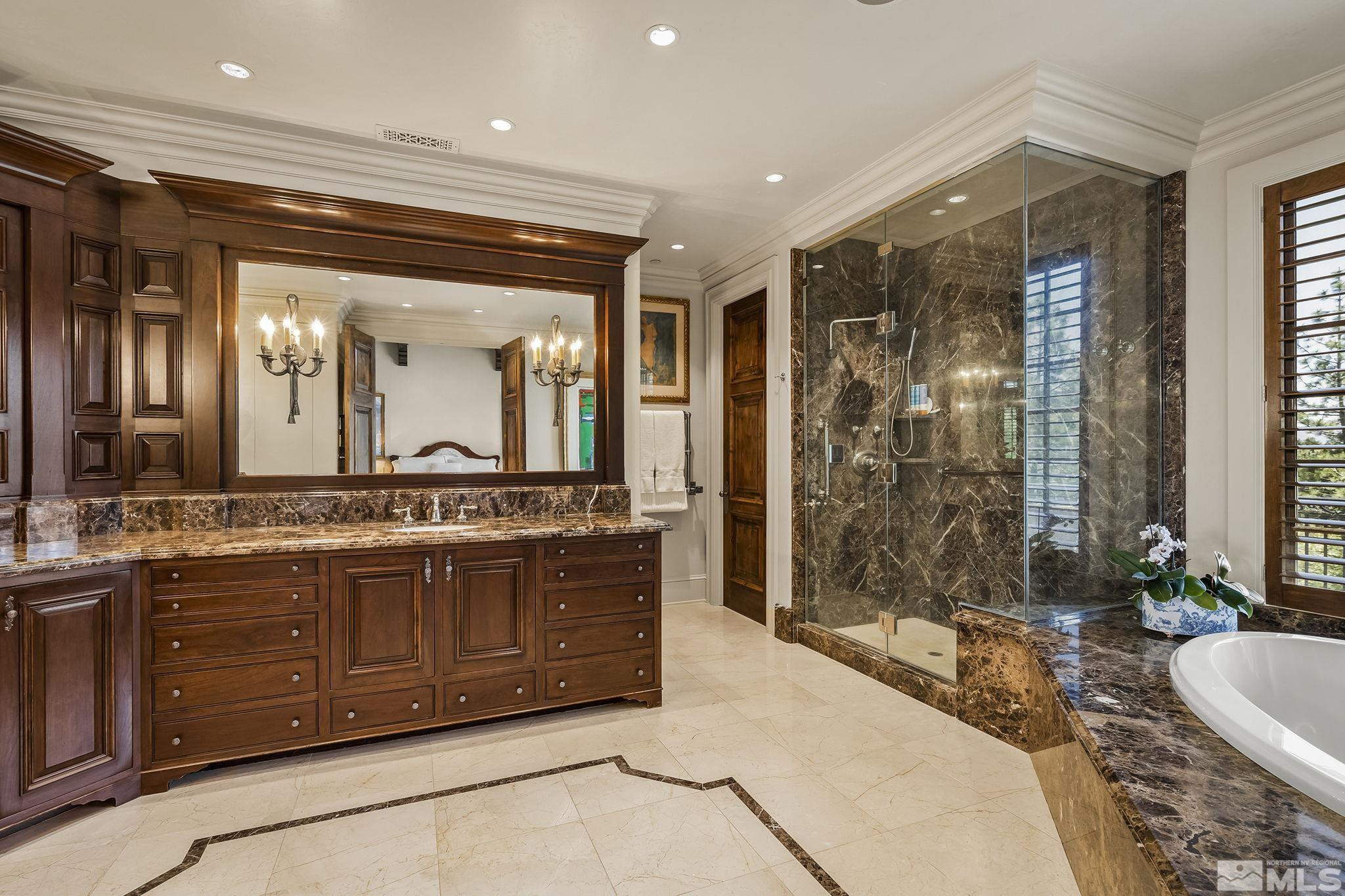6025 Lake Geneva