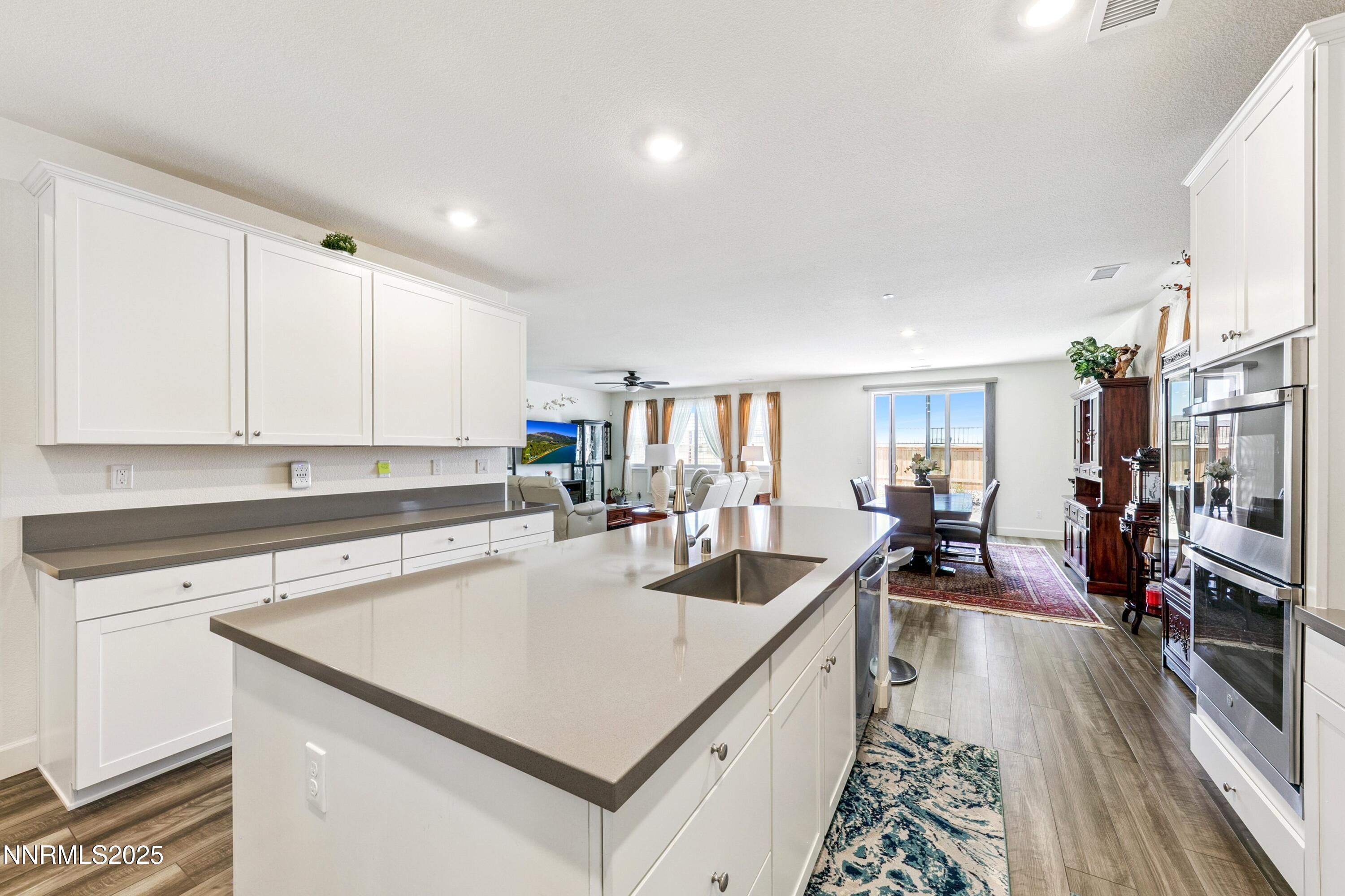 632 W Equinox Peak Court