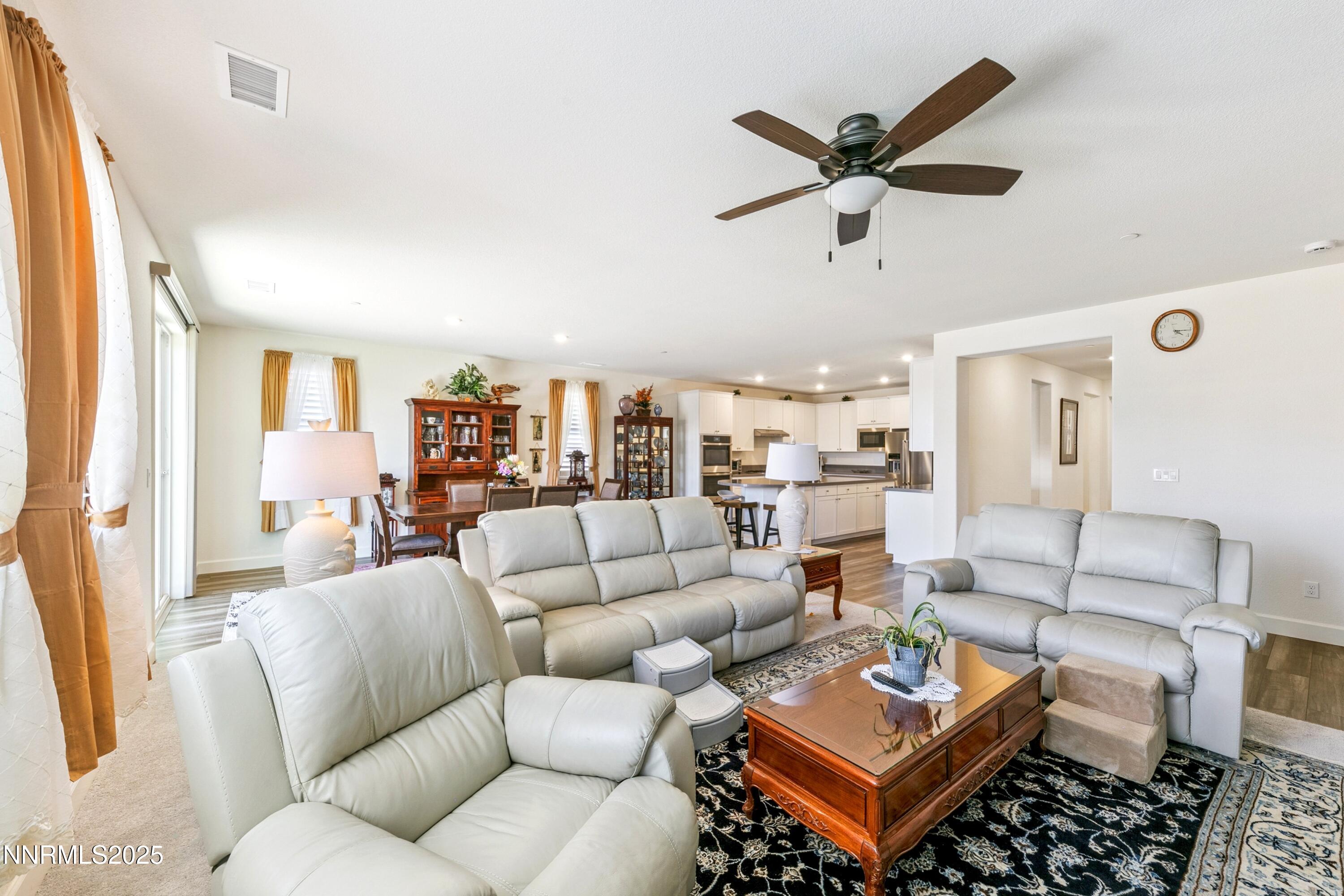 632 W Equinox Peak Court