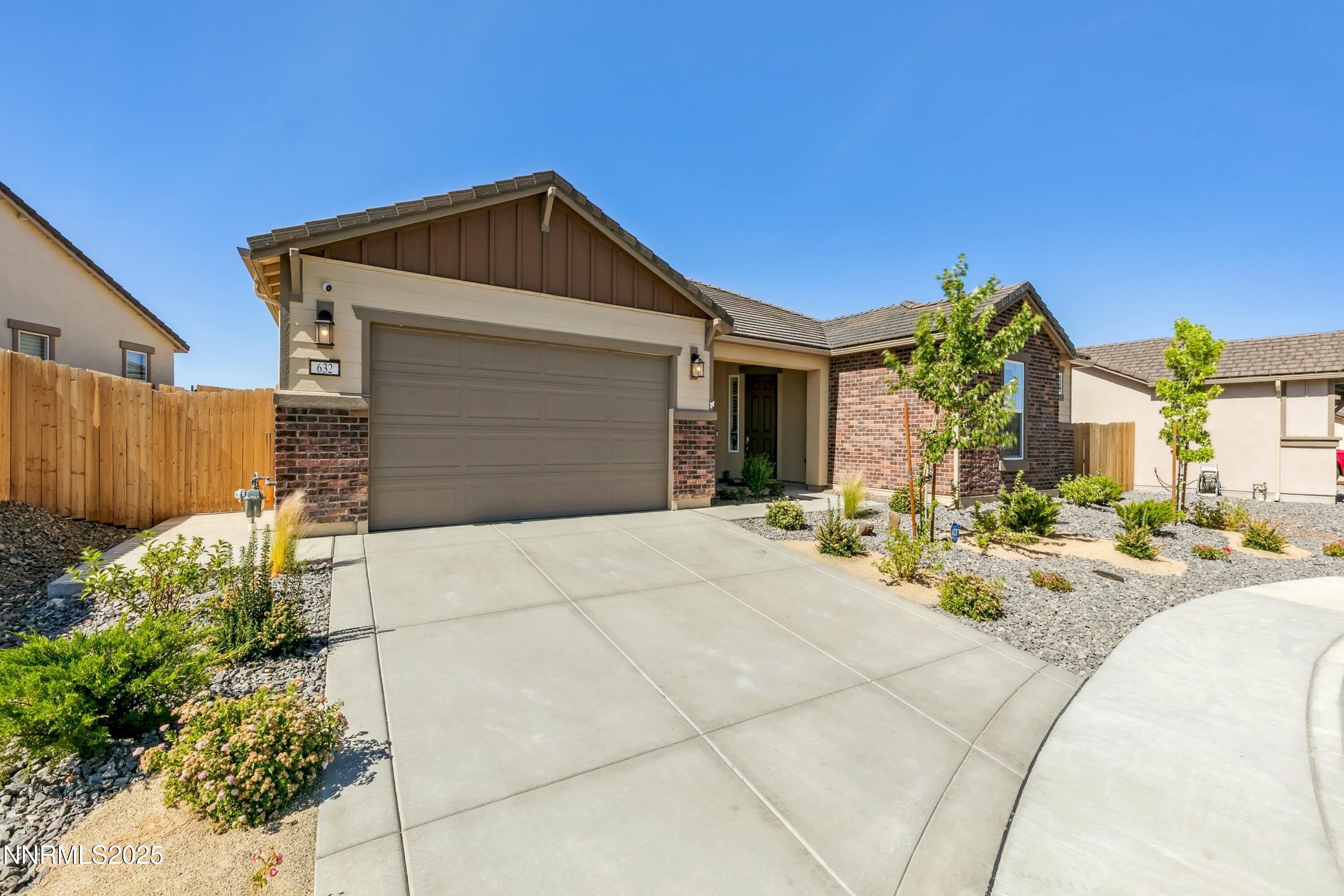632 W Equinox Peak Court