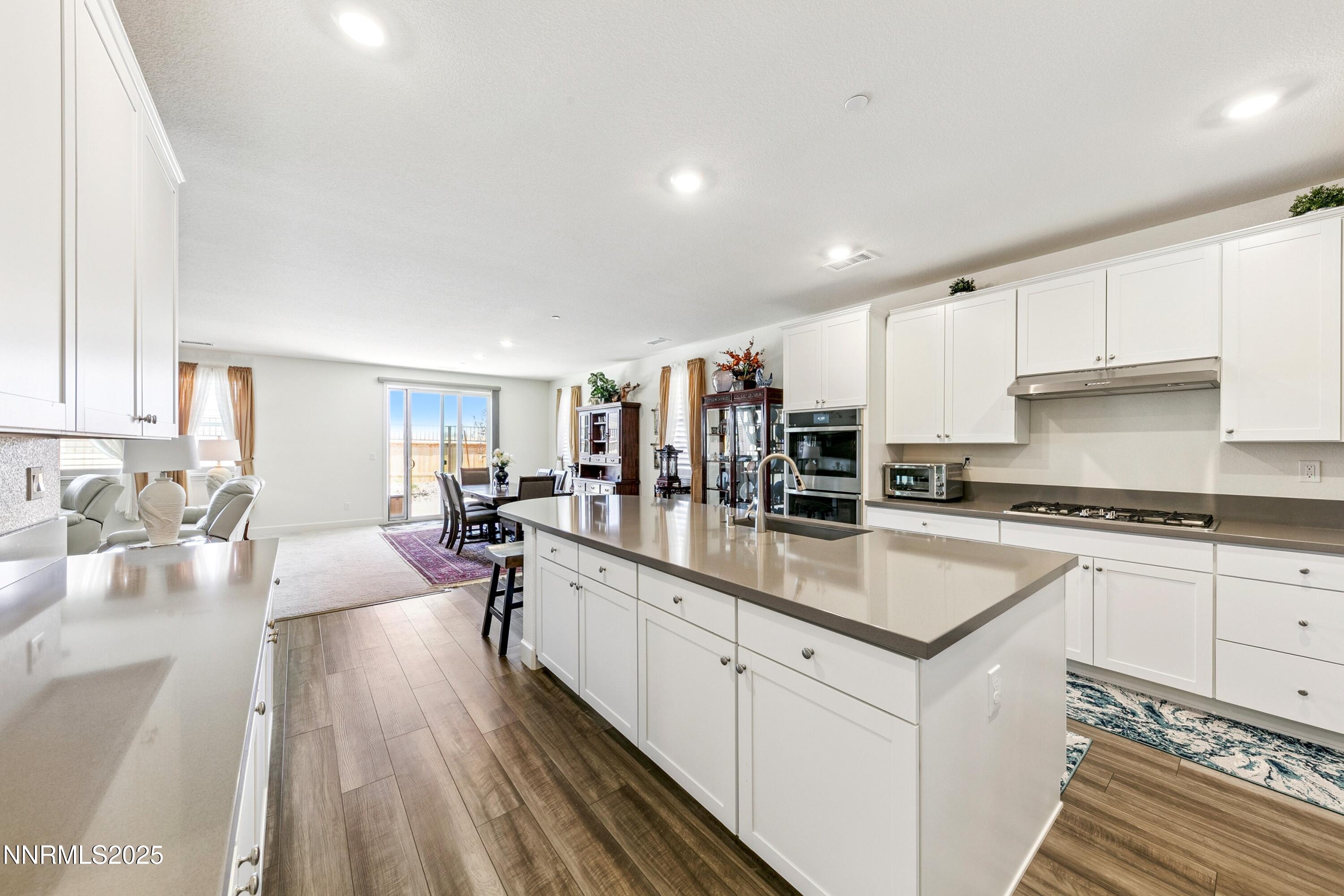 632 W Equinox Peak Court