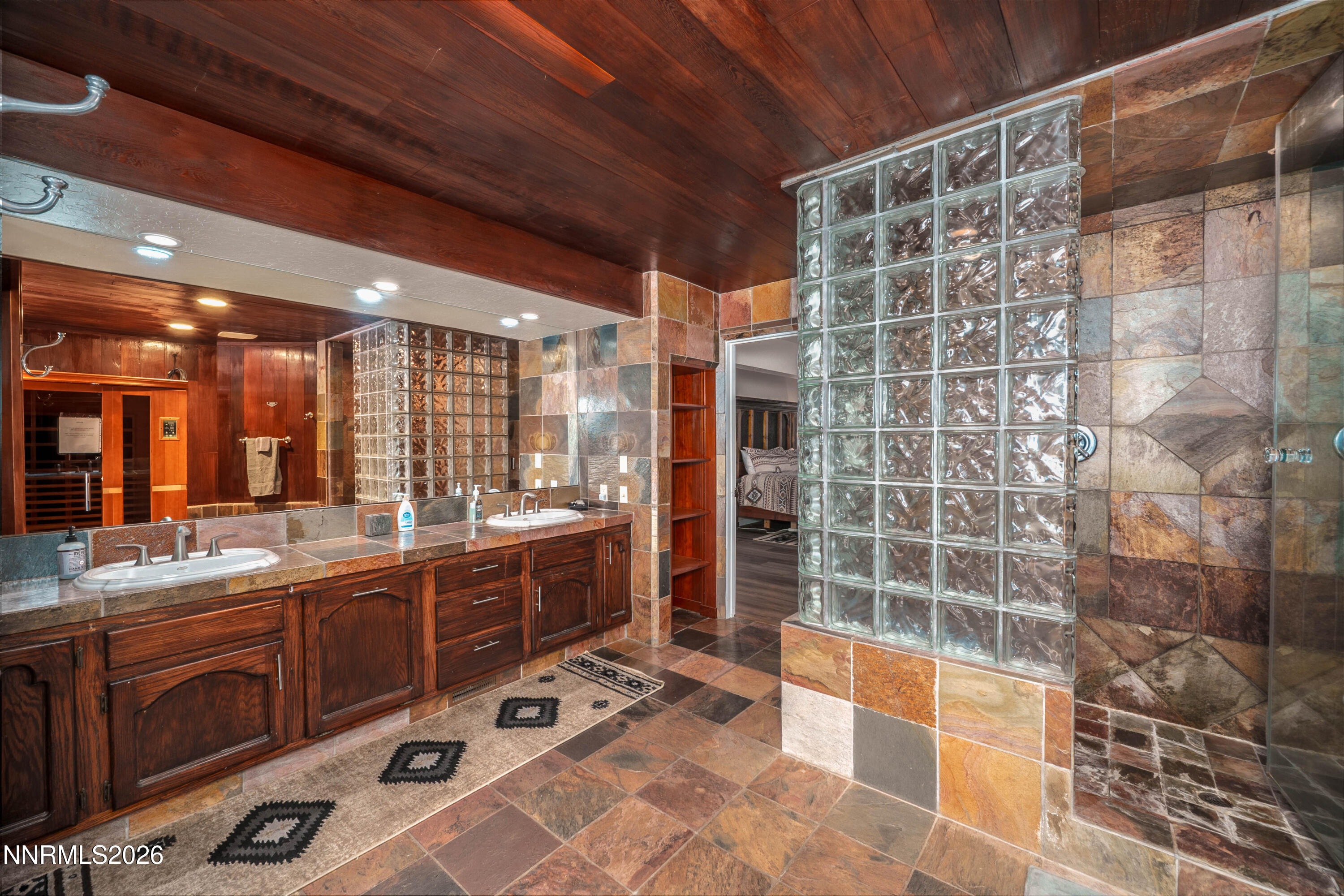 1092 Deercliff Drive