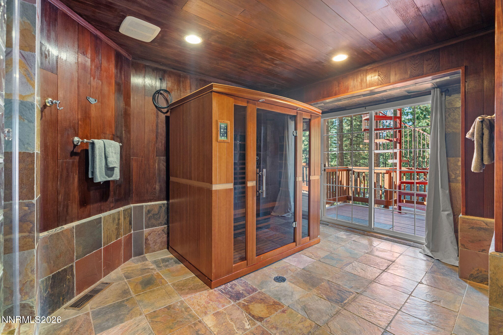 1092 Deercliff Drive