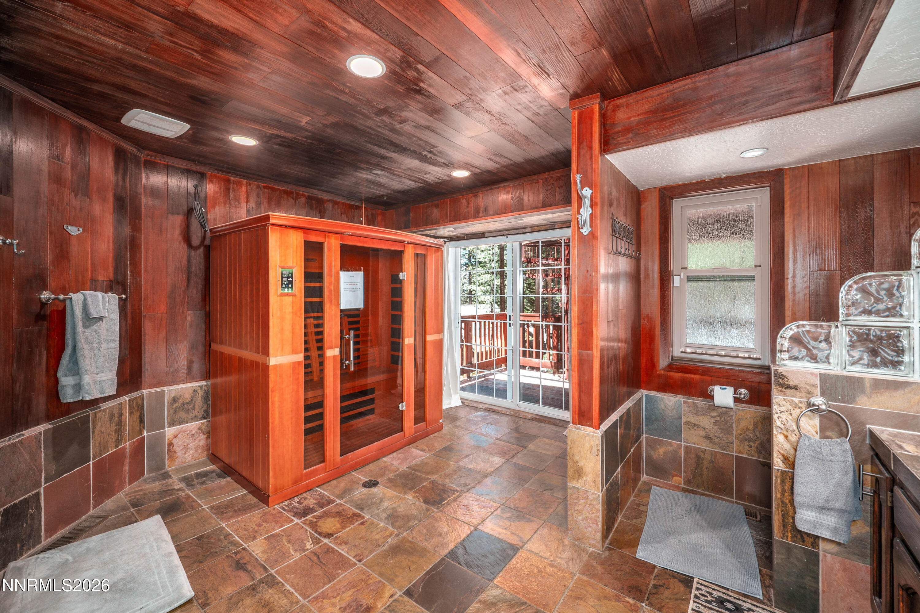 1092 Deercliff Drive