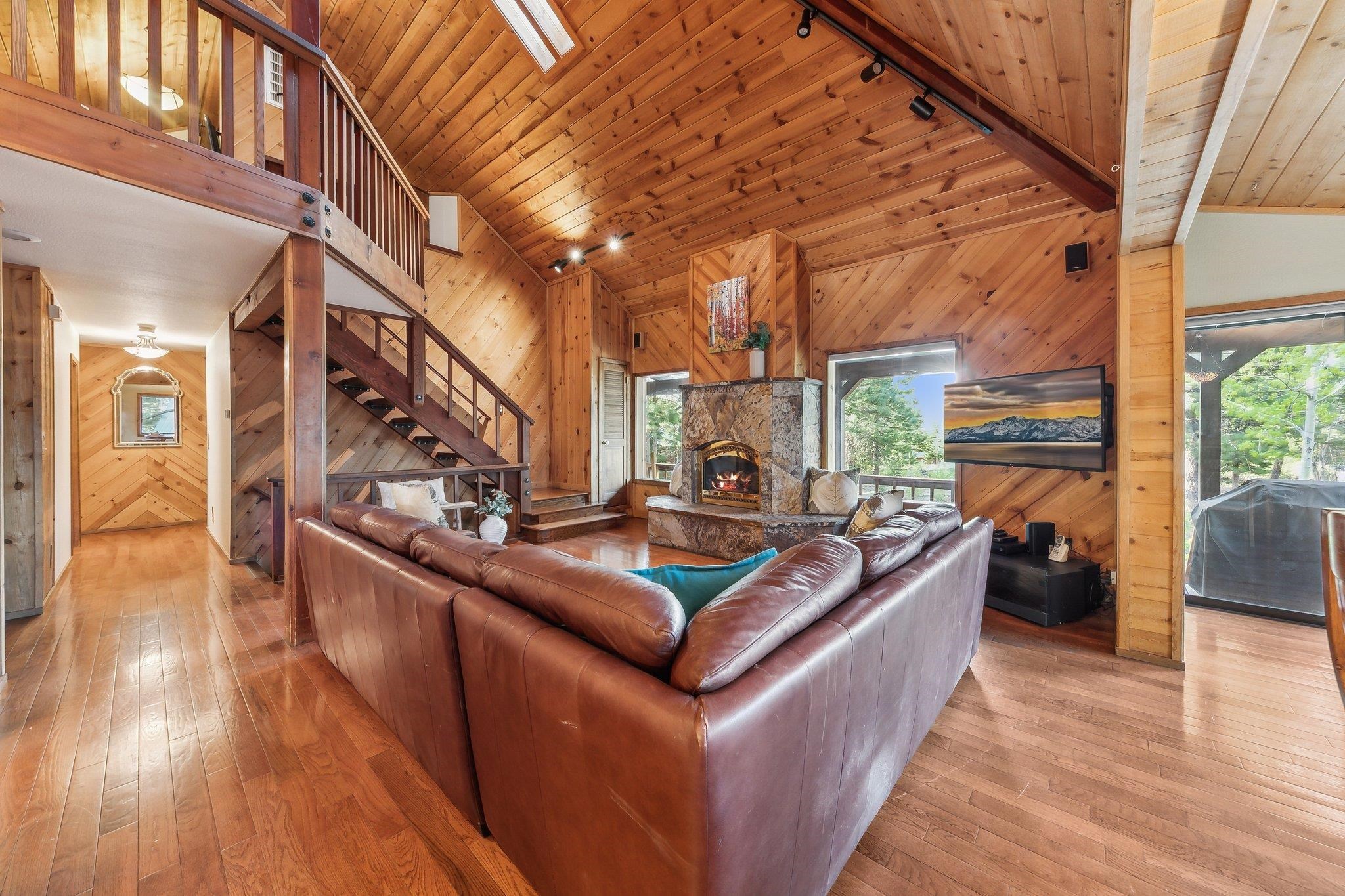 12364 Viking Way