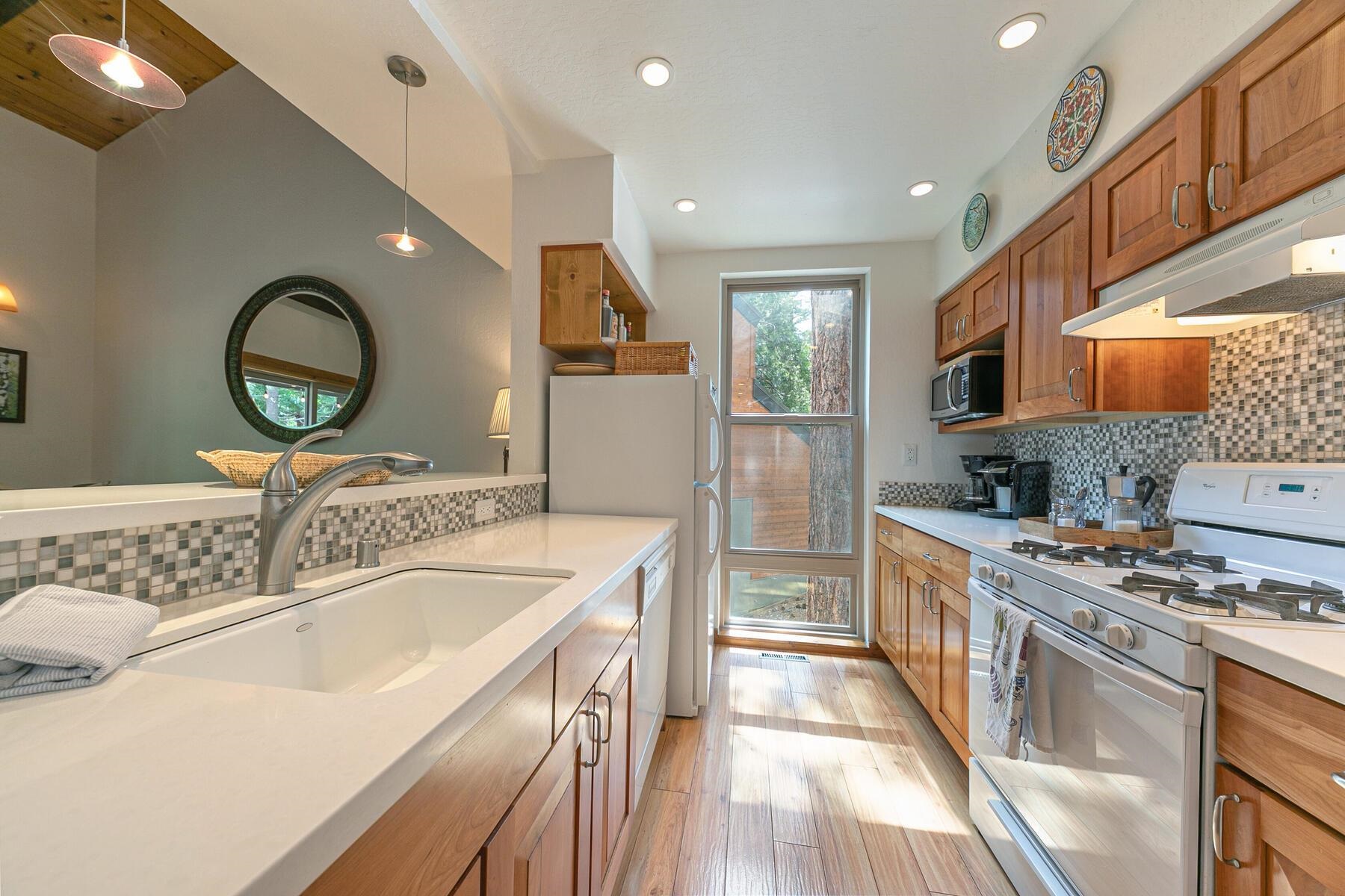 2755 North Lake Boulevard Unit: 16