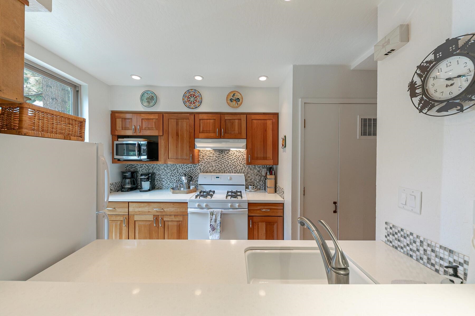 2755 North Lake Boulevard Unit: 16