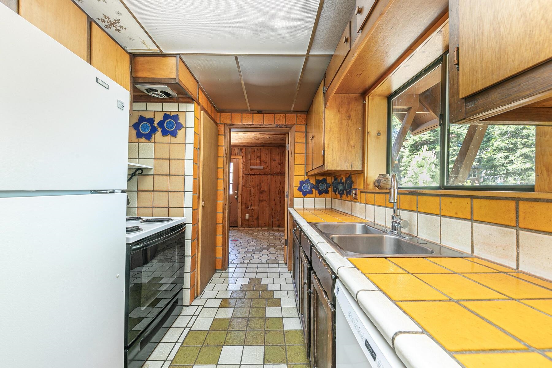 712 Chapel Lane