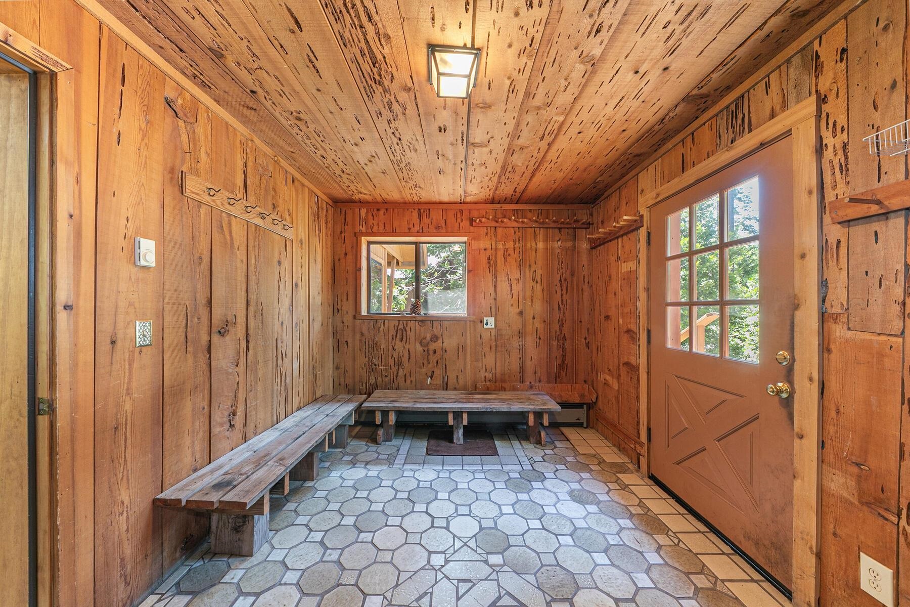712 Chapel Lane