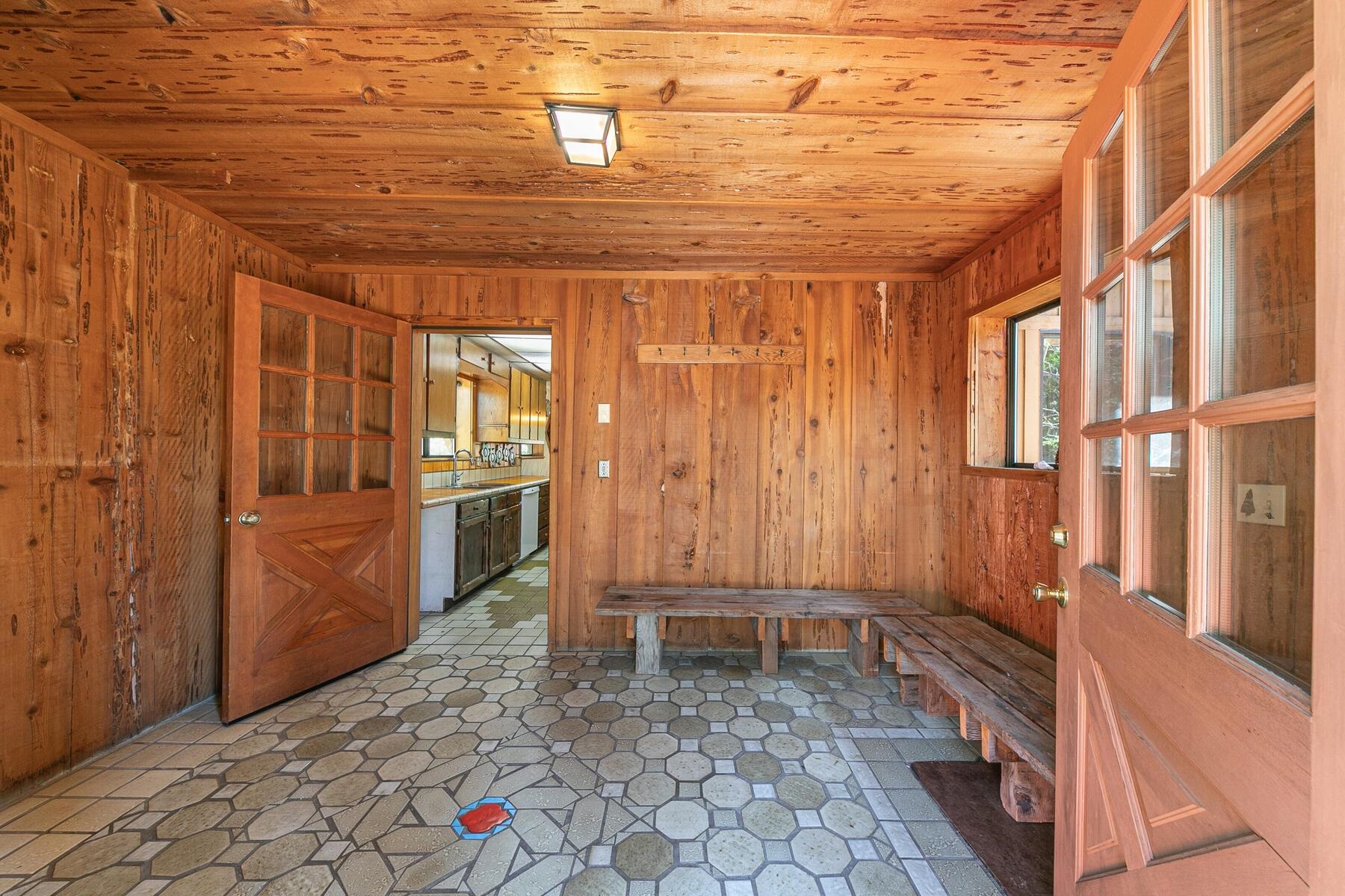 712 Chapel Lane