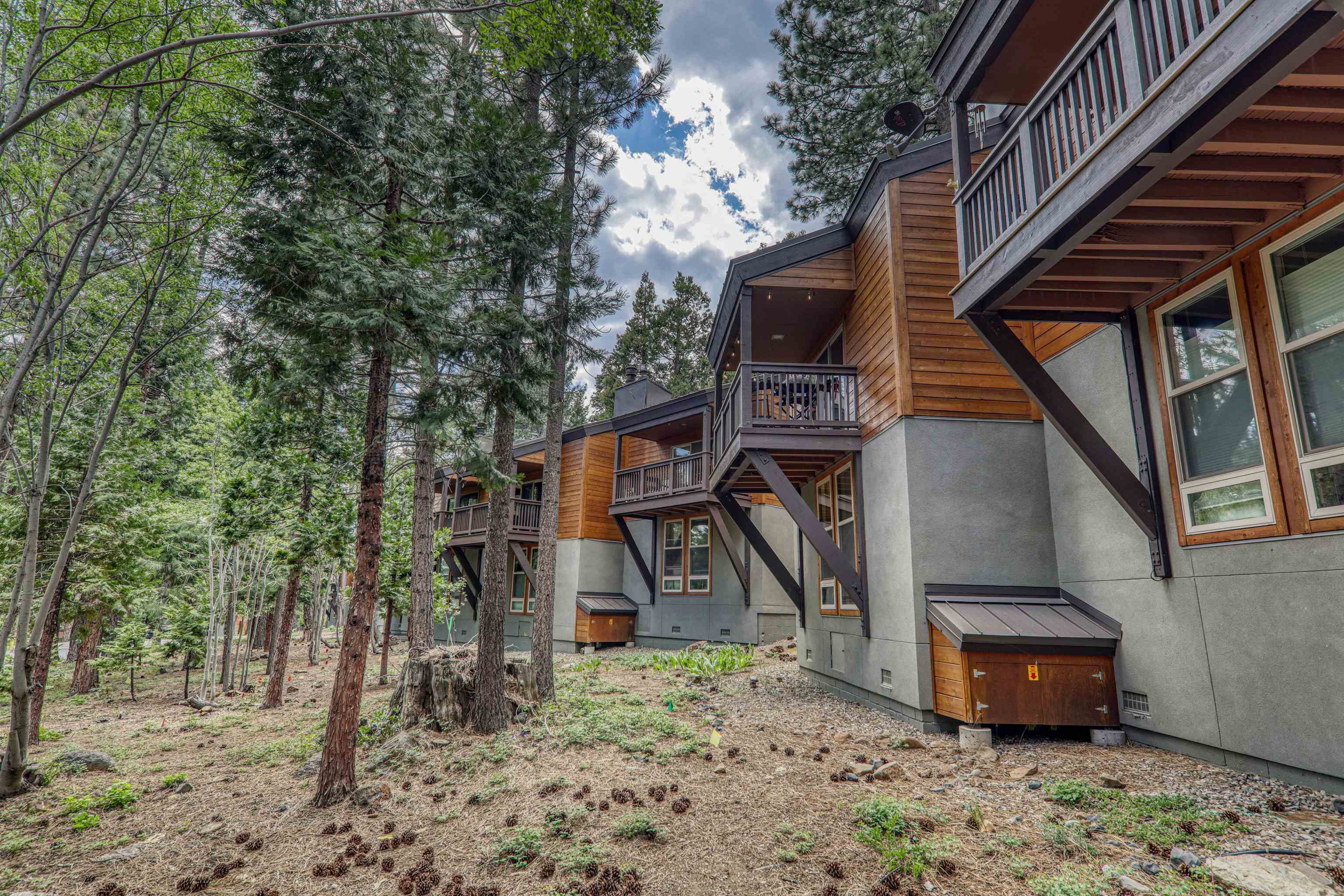 2755 North Lake Boulevard # 16 Unit: #16
