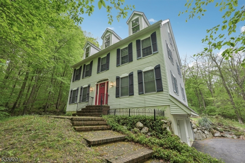 46 Scenic Dr