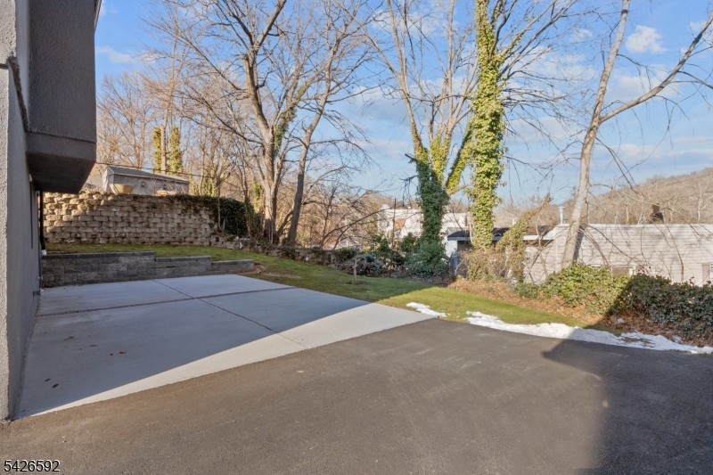 16 Old Short Hills Road