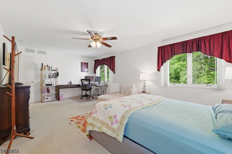 34 Edgefield Dr