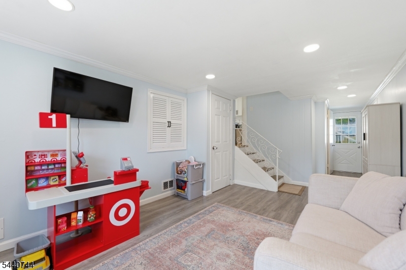 83 Rutan Rd