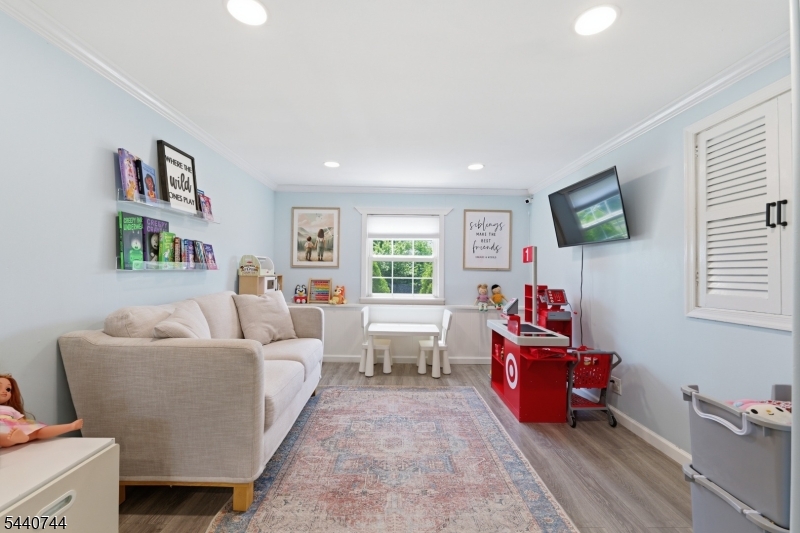 83 Rutan Rd