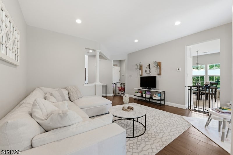 51 Oak Leaf Ln