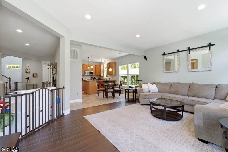 51 Oak Leaf Ln