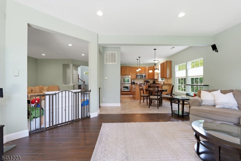 51 Oak Leaf Ln