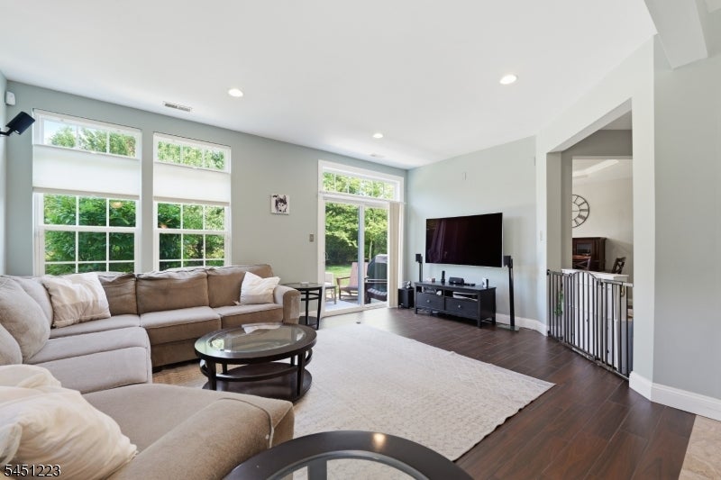 51 Oak Leaf Ln