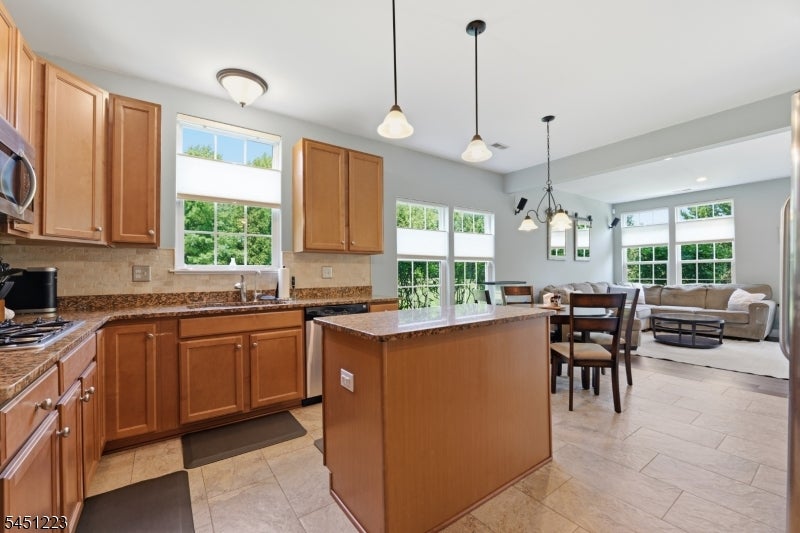 51 Oak Leaf Ln