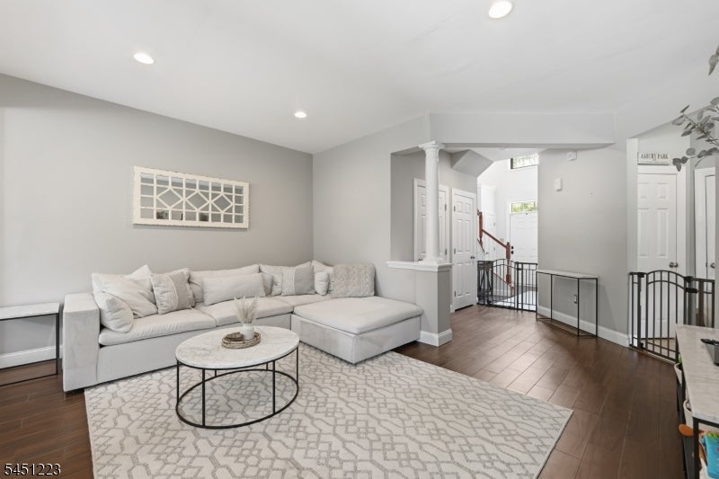 51 Oak Leaf Ln