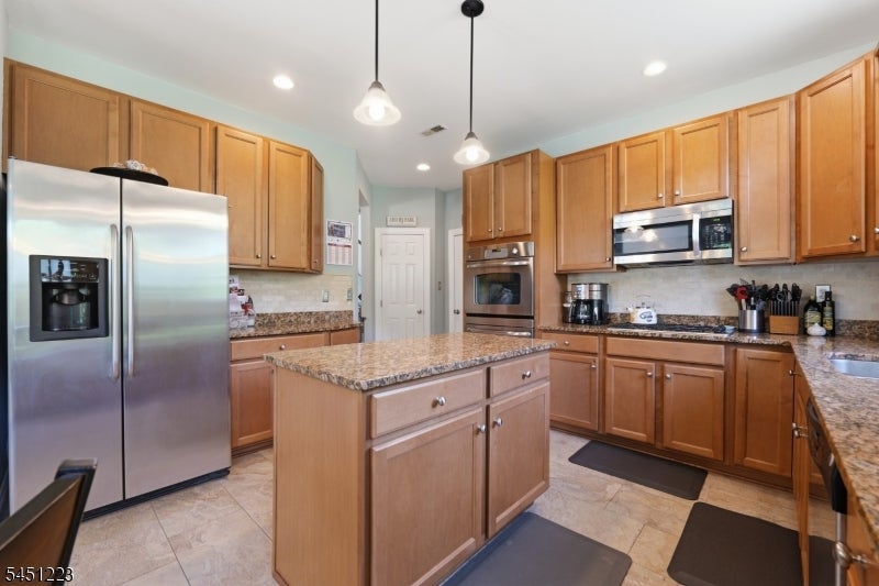 51 Oak Leaf Ln