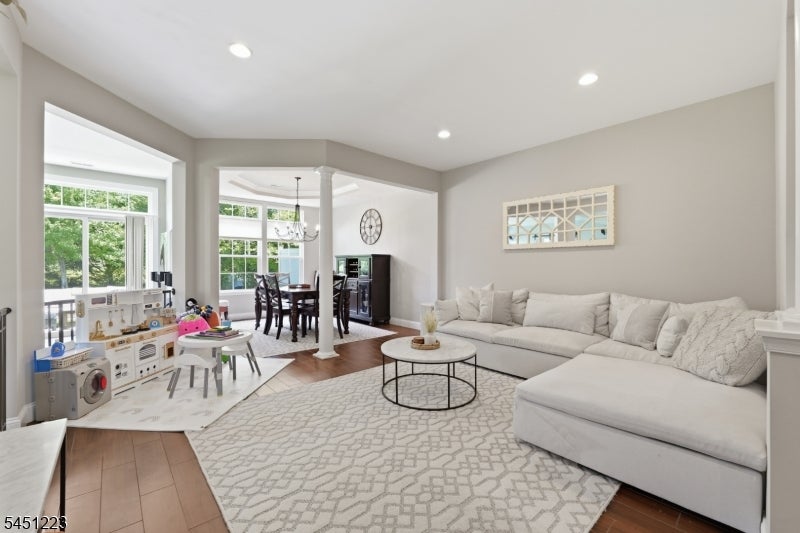 51 Oak Leaf Ln