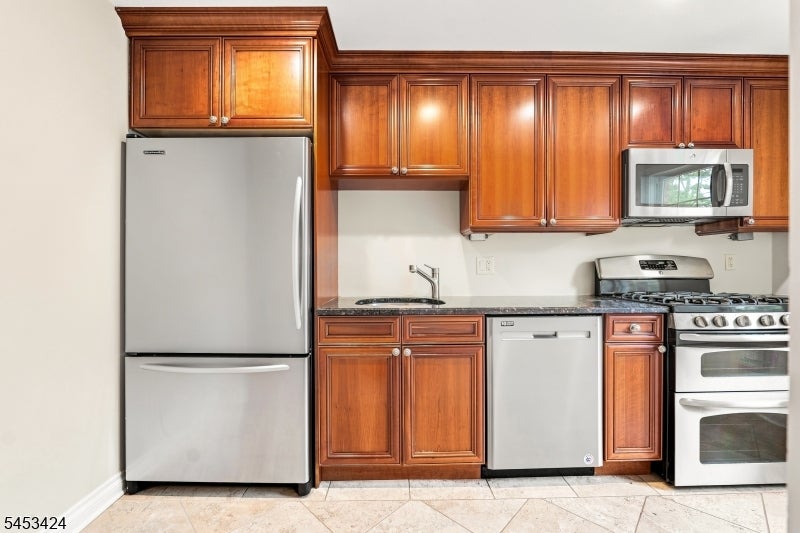 67-75 New England Ave71D 71d